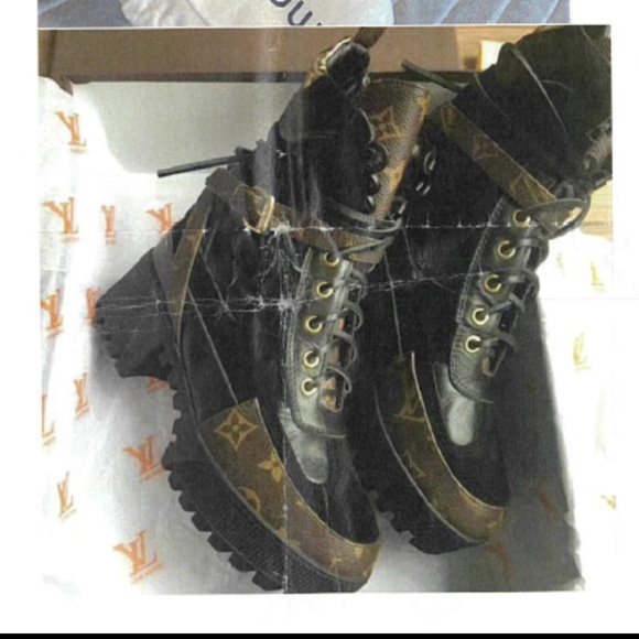 About Me for You 👑🐾🌹🌺💎🛍️🩷💖 - Picture 6 of 11